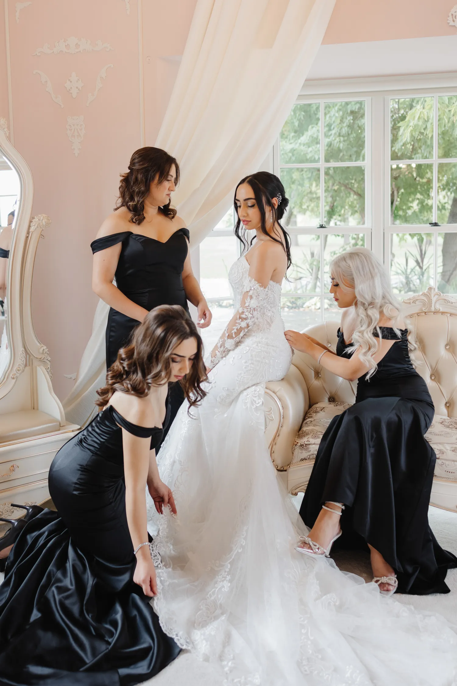 Elegant bridal party wedding photo