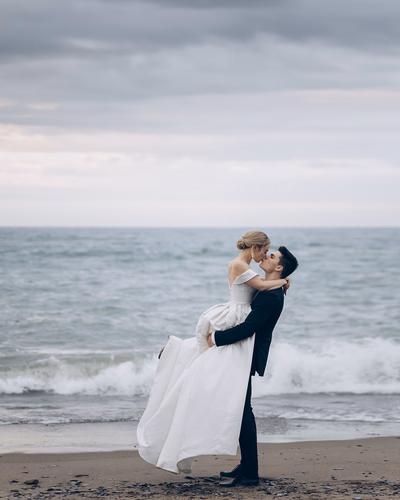 Astora Studio wedding photos showcase on Instagram