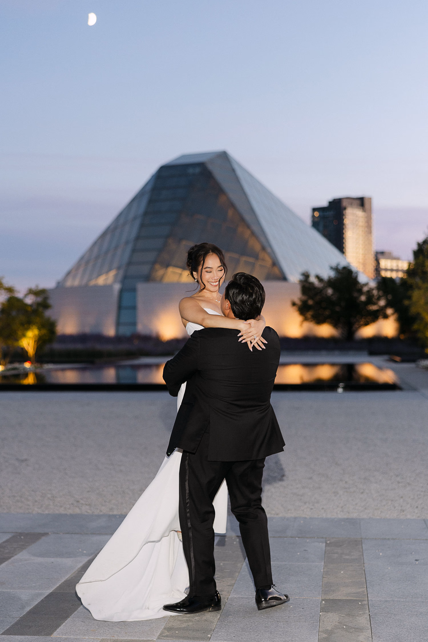 Timeless sunset portrait of a couple at Aga Khan | Toronto