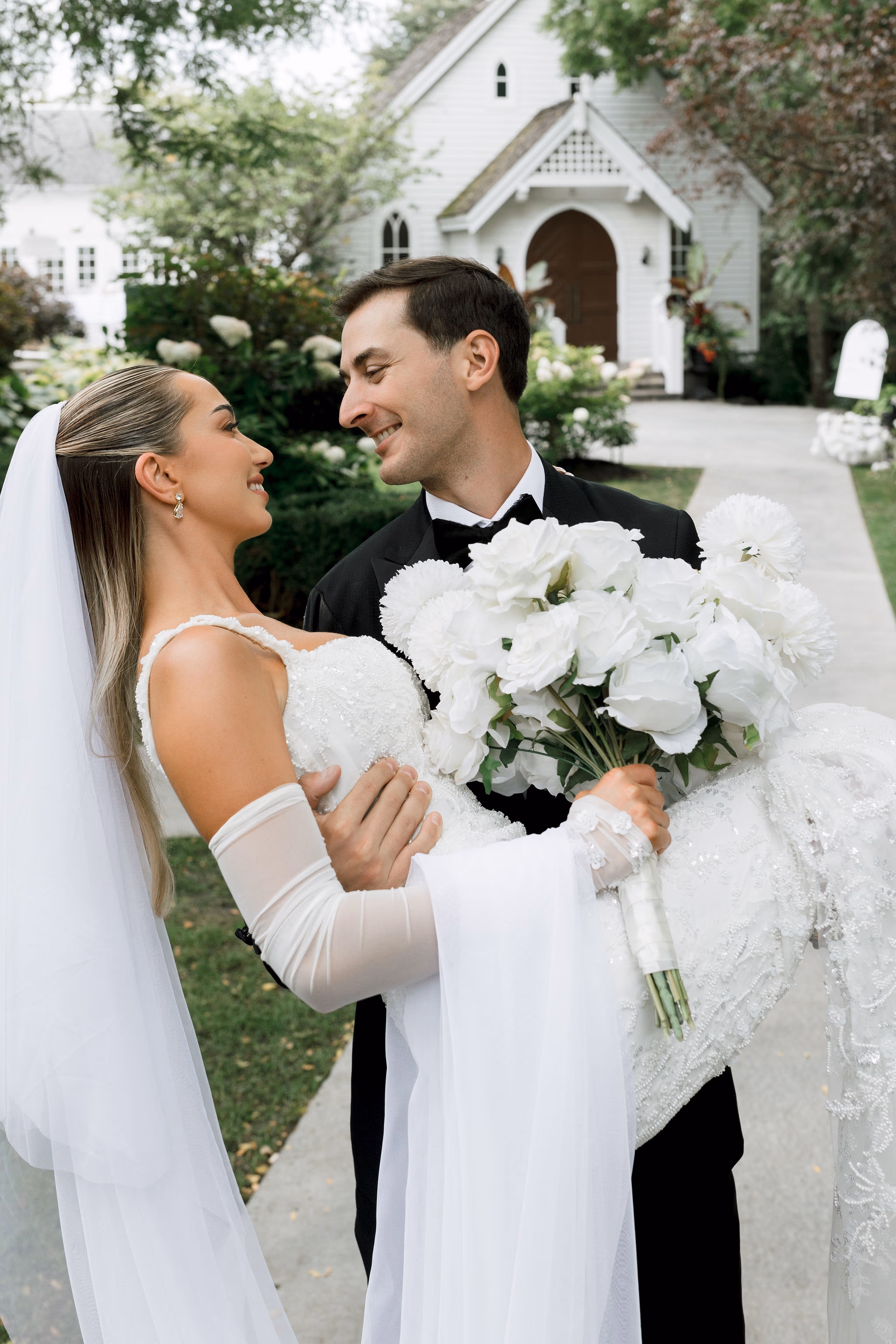 Elegant wedding photography by Astora Studio