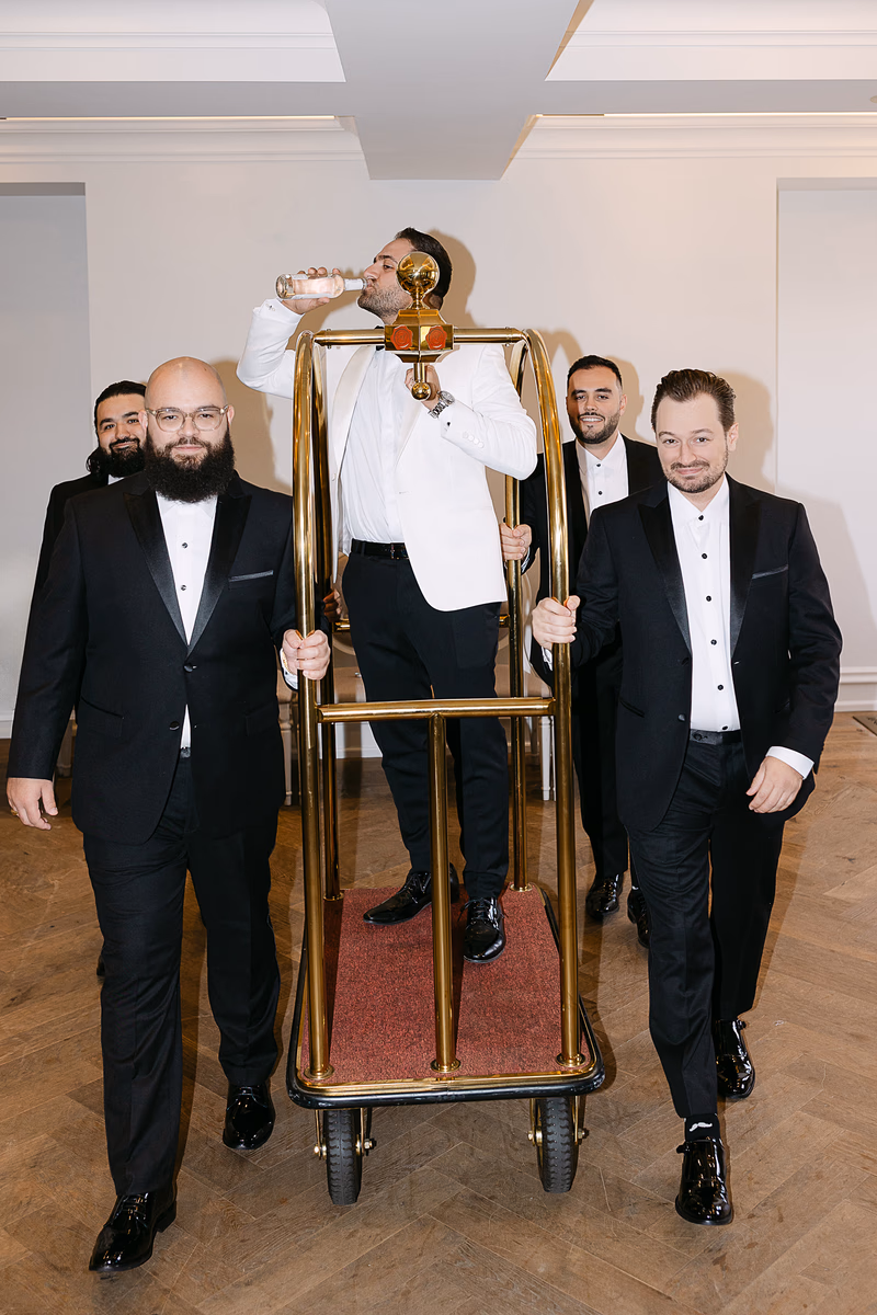Elegant photo of groomsmen