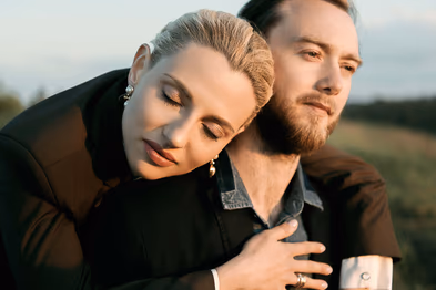 Candid moments from a couple’s photoshoot at Blue Mountain