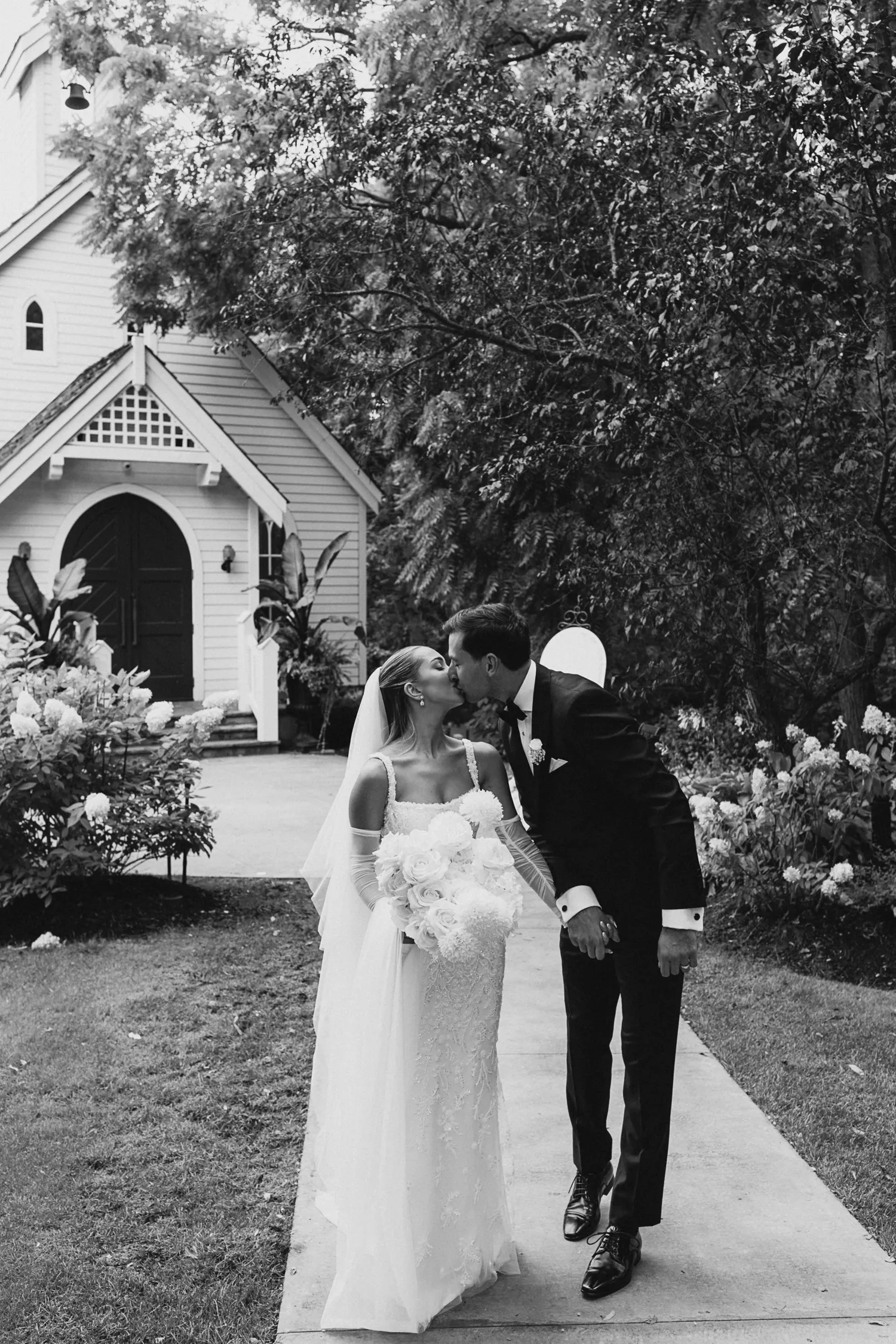 just married couple photo at The Doctor’s House chapel