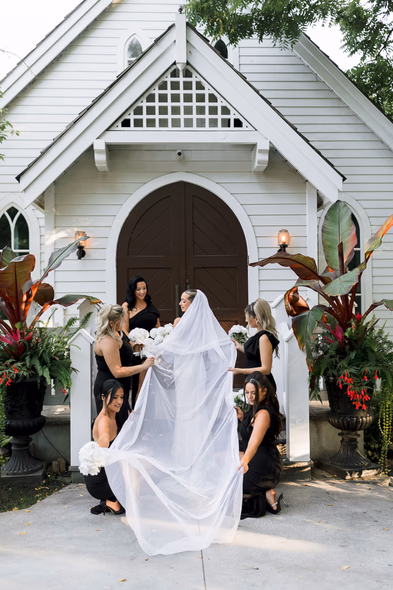 bridal party photo at The Doctor’s House