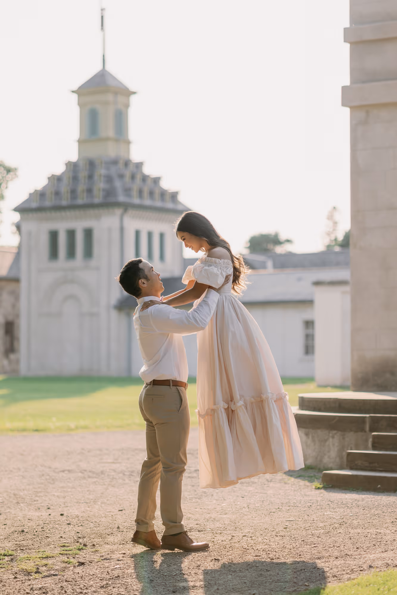Stylish Engagement Photoshoot at Dundurn Castle