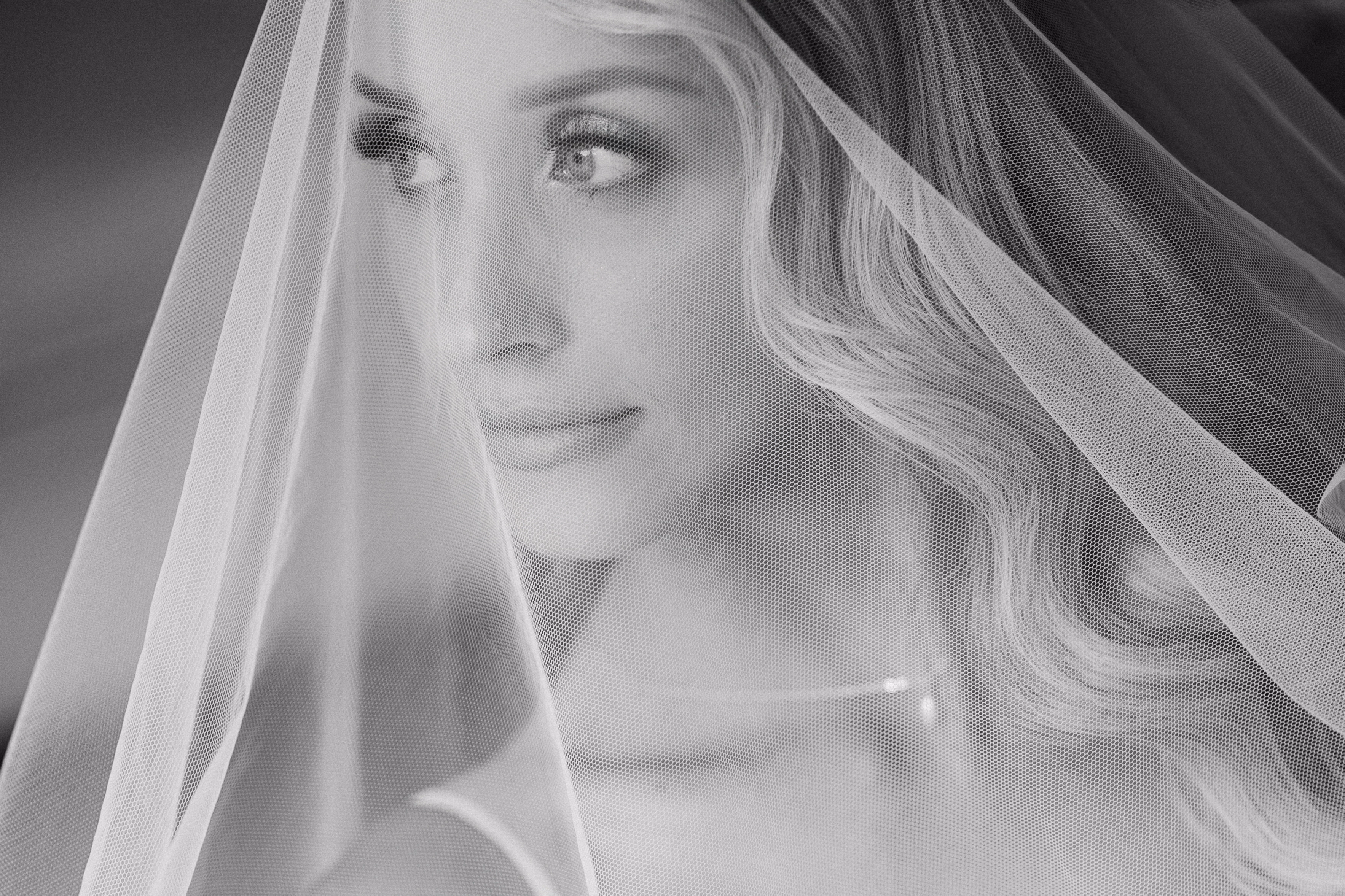 Behind-the-scenes wedding photography showing the professional experience and dedication of Astora Studio