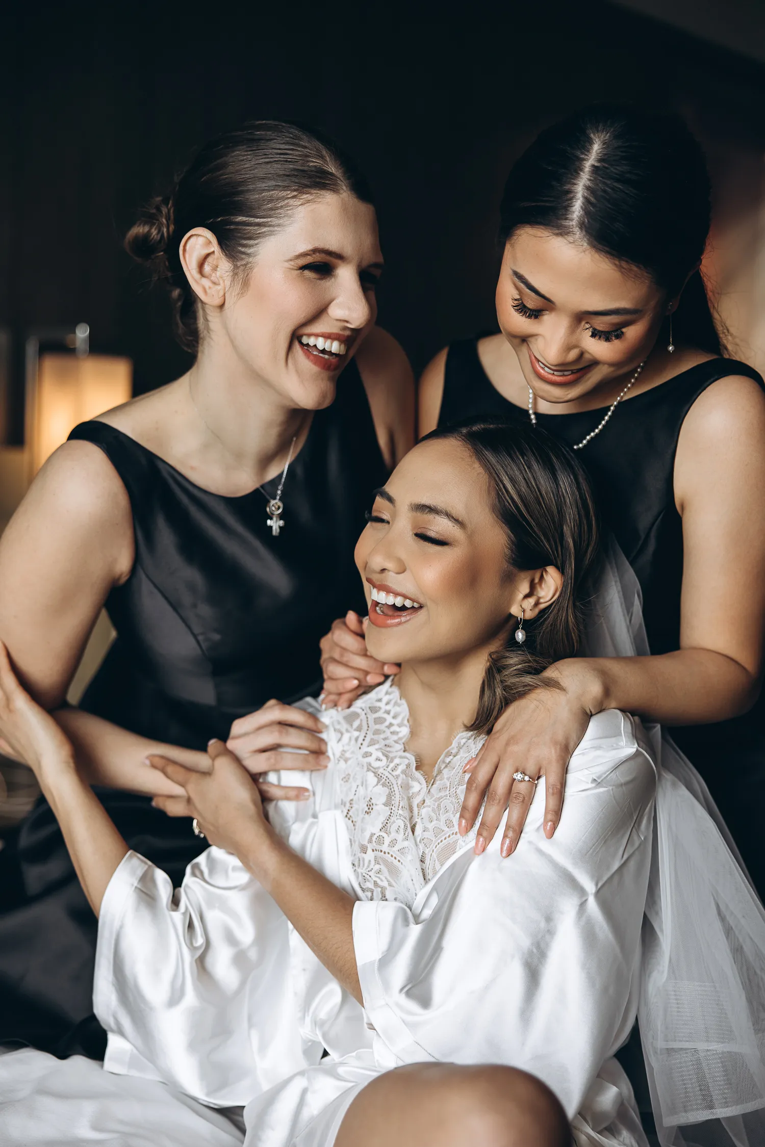 bride with bridesmaids idea for photo