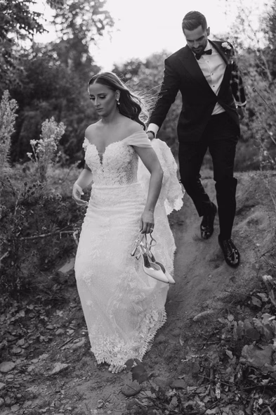 harding waterfront estate wedding walk