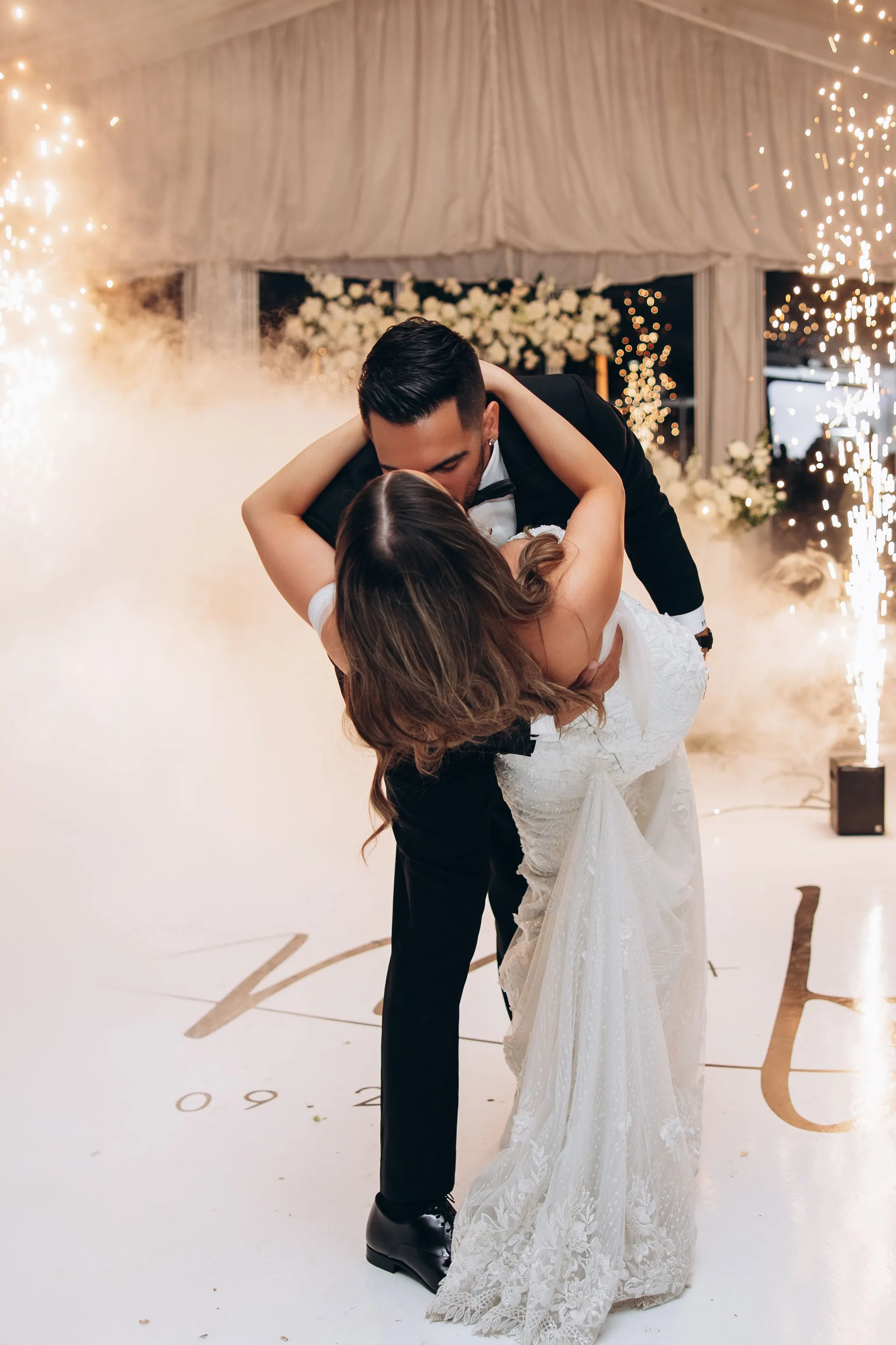 couple kissing at Harding Waterfront Estate