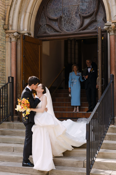 Couple leavinf the church after ceremony
