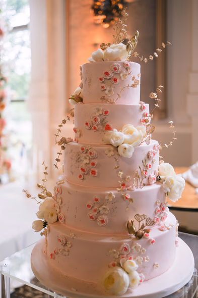 Indian wedding guests enjoying dance