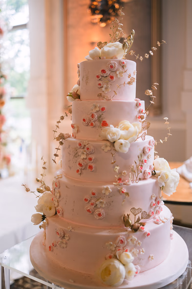 Indian wedding guests enjoying dance