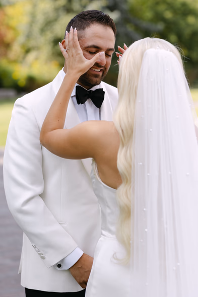 bride veil detail before the ceremony at The Arlington Estate Vaughan — Astora Studio