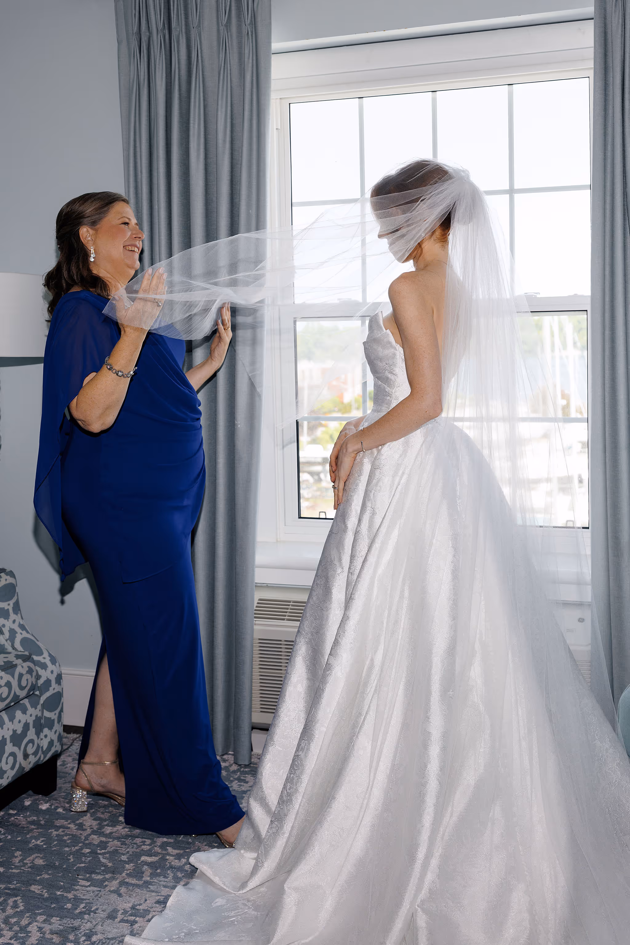 mother placing the heirloom veil on the bride at Queen’s Landing Hotel in Niagara-on-the-Lake — Astora Studio
