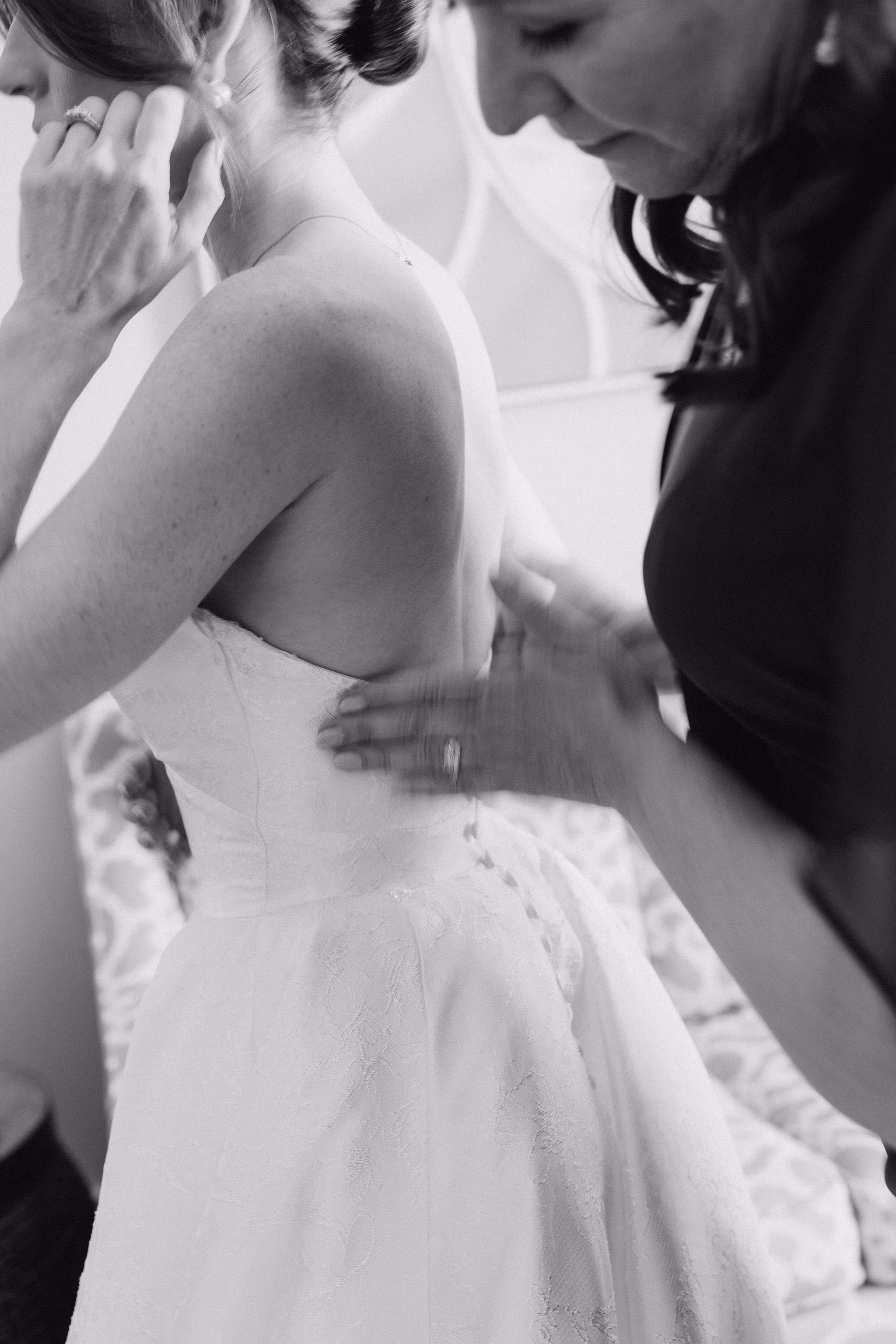 portrait of the bride and her mother at Queen’s Landing Hotel Niagara-on-the-Lake