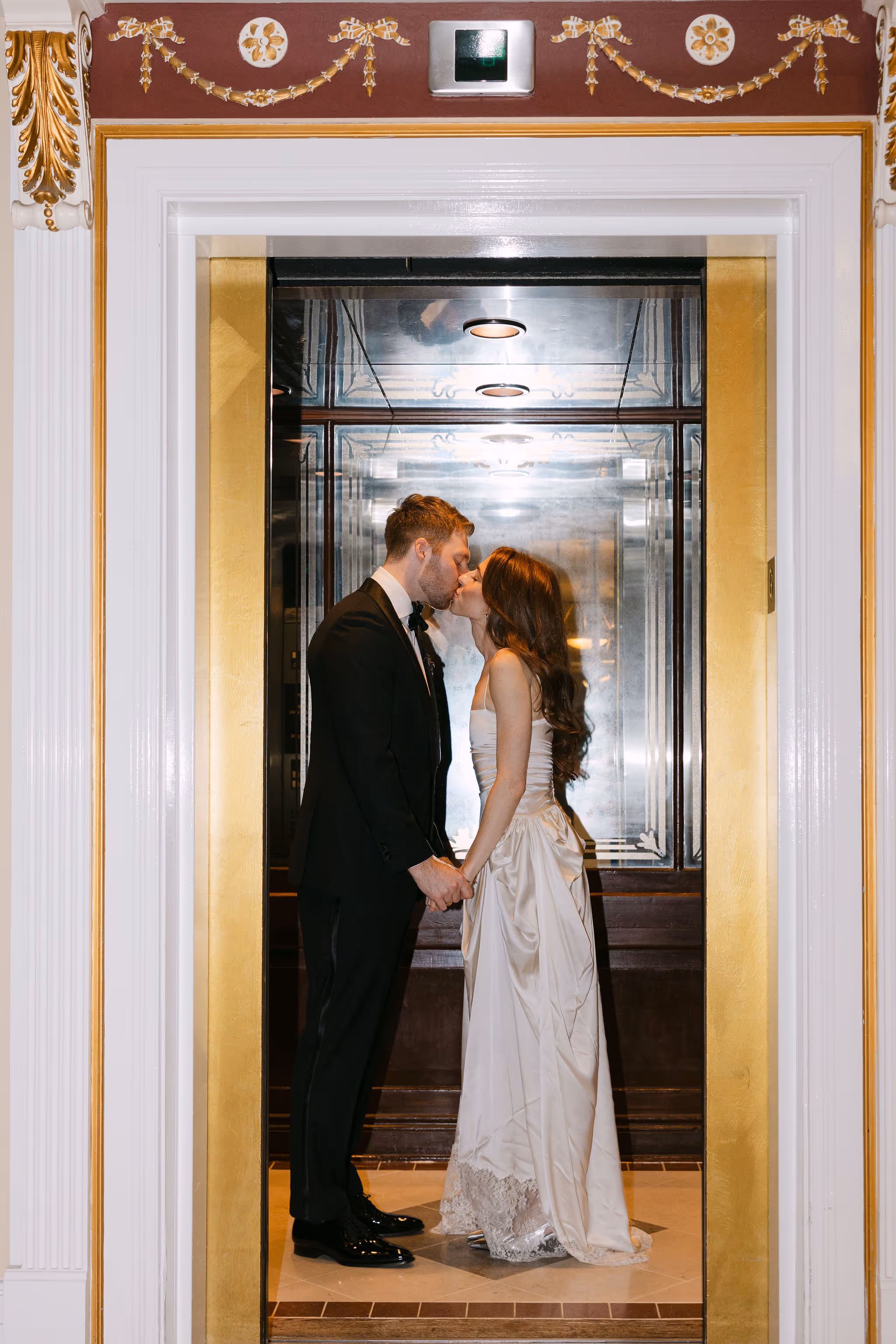 bride and groom’s kissing at elevator at Queen’s Landing Hotel in Niagara-on-the-Lake