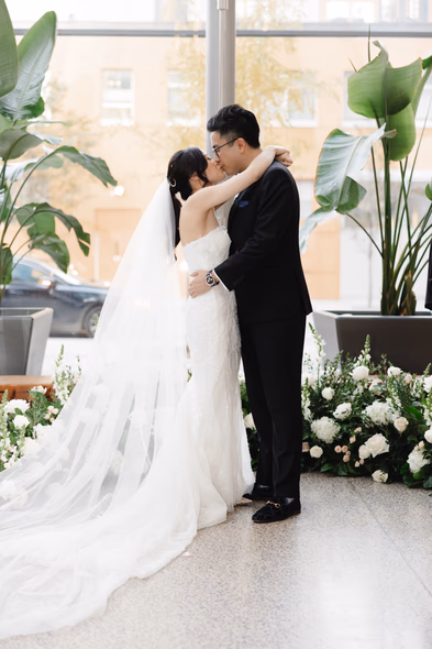 ricarda’s toronto wedding first kiss photo