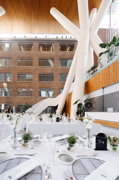 ricarda’s atrium wedding dinner decor