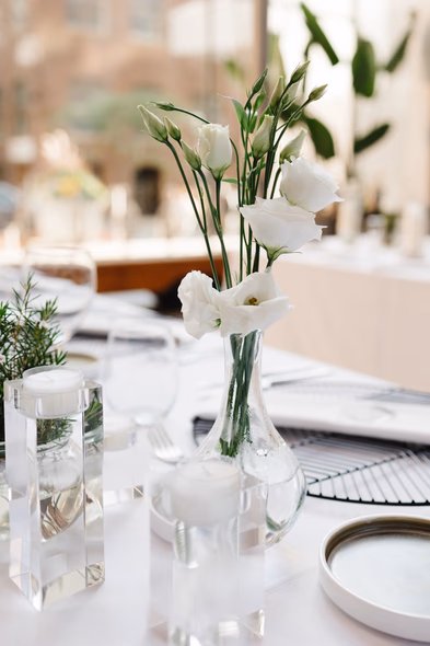 ricarda’s restaurant wedding floral details