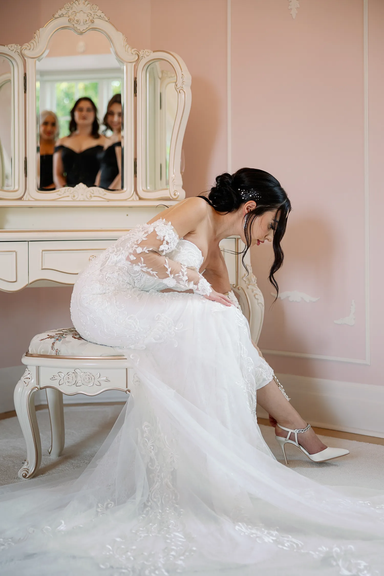 bride getting ready at Spencer’s at the Waterfront