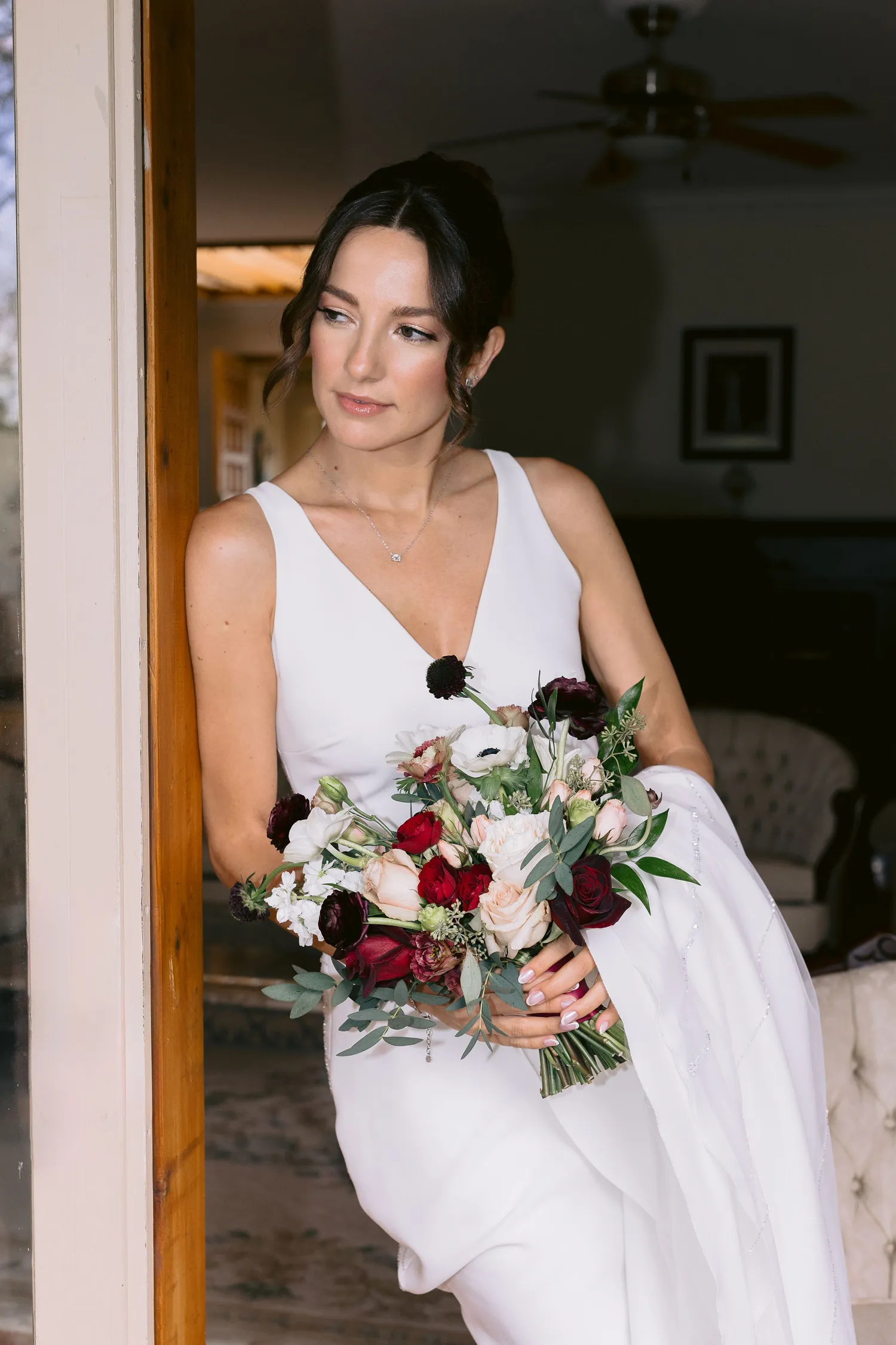 Modern bride wedding photo with classic elegance