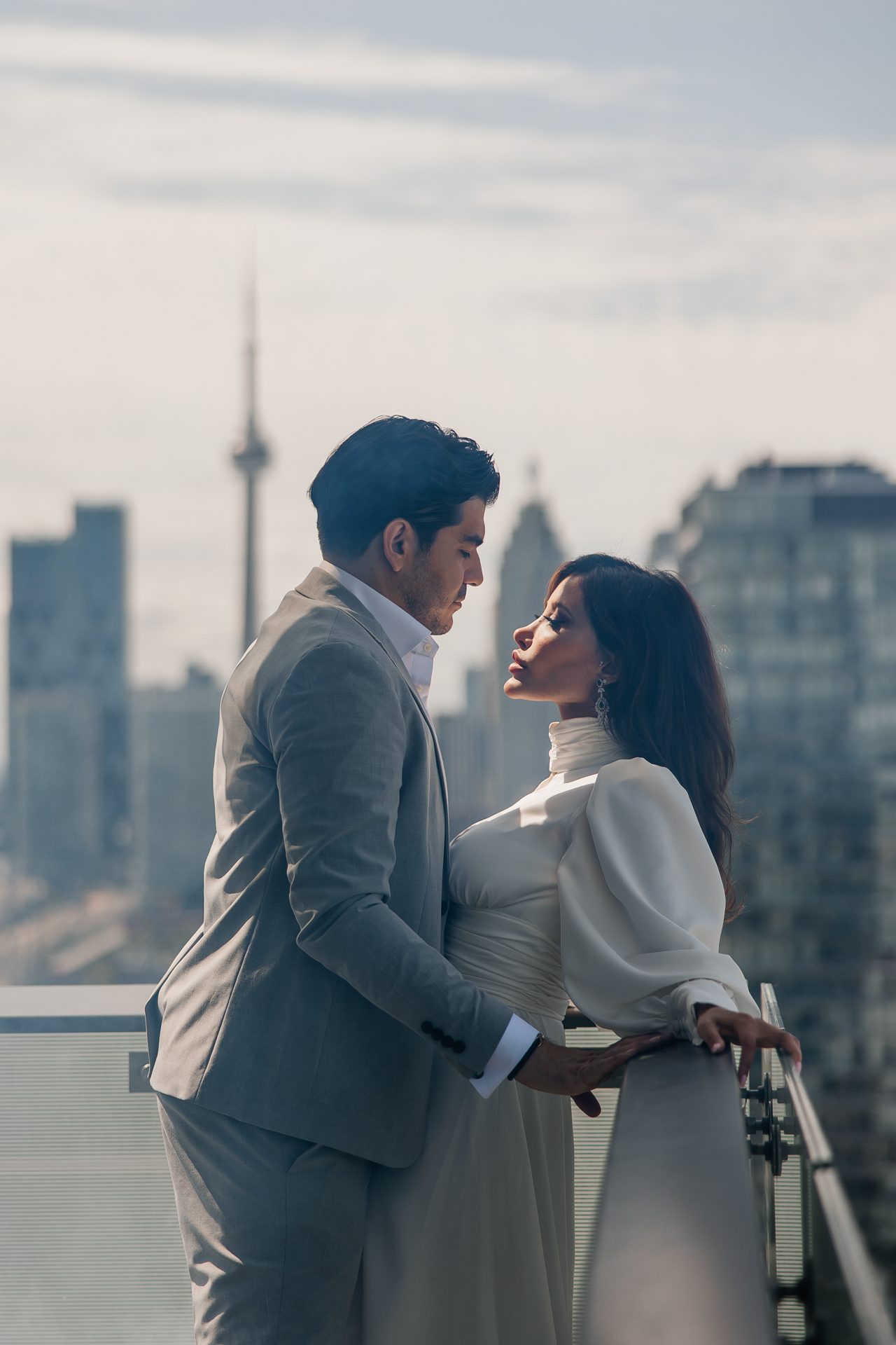 bride and groom CN tower photo