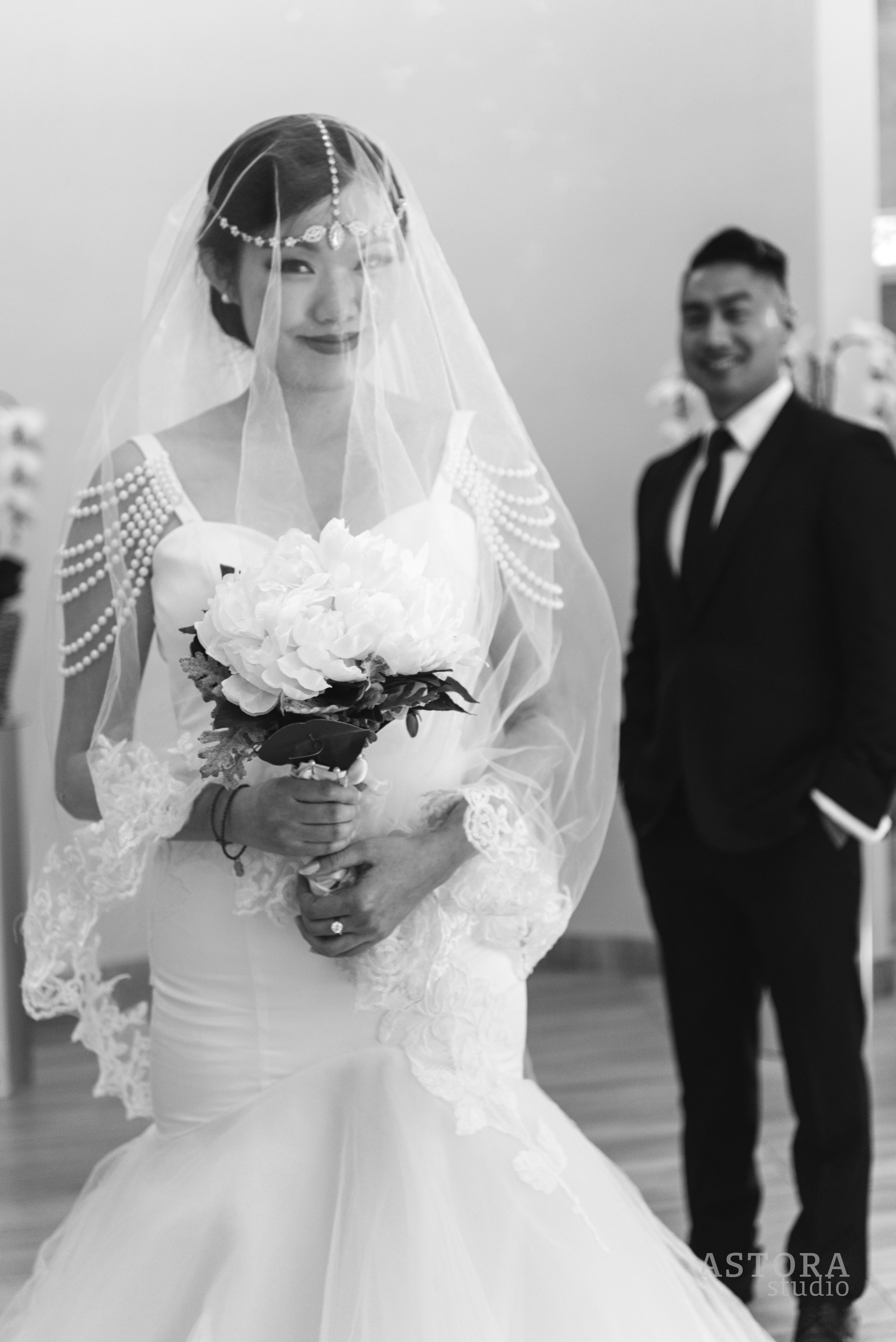 creative Toronto city hall wedding photos