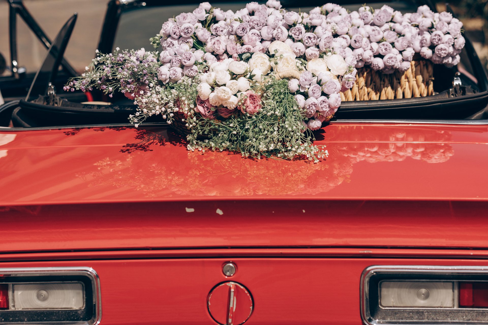wedding photo with old car
