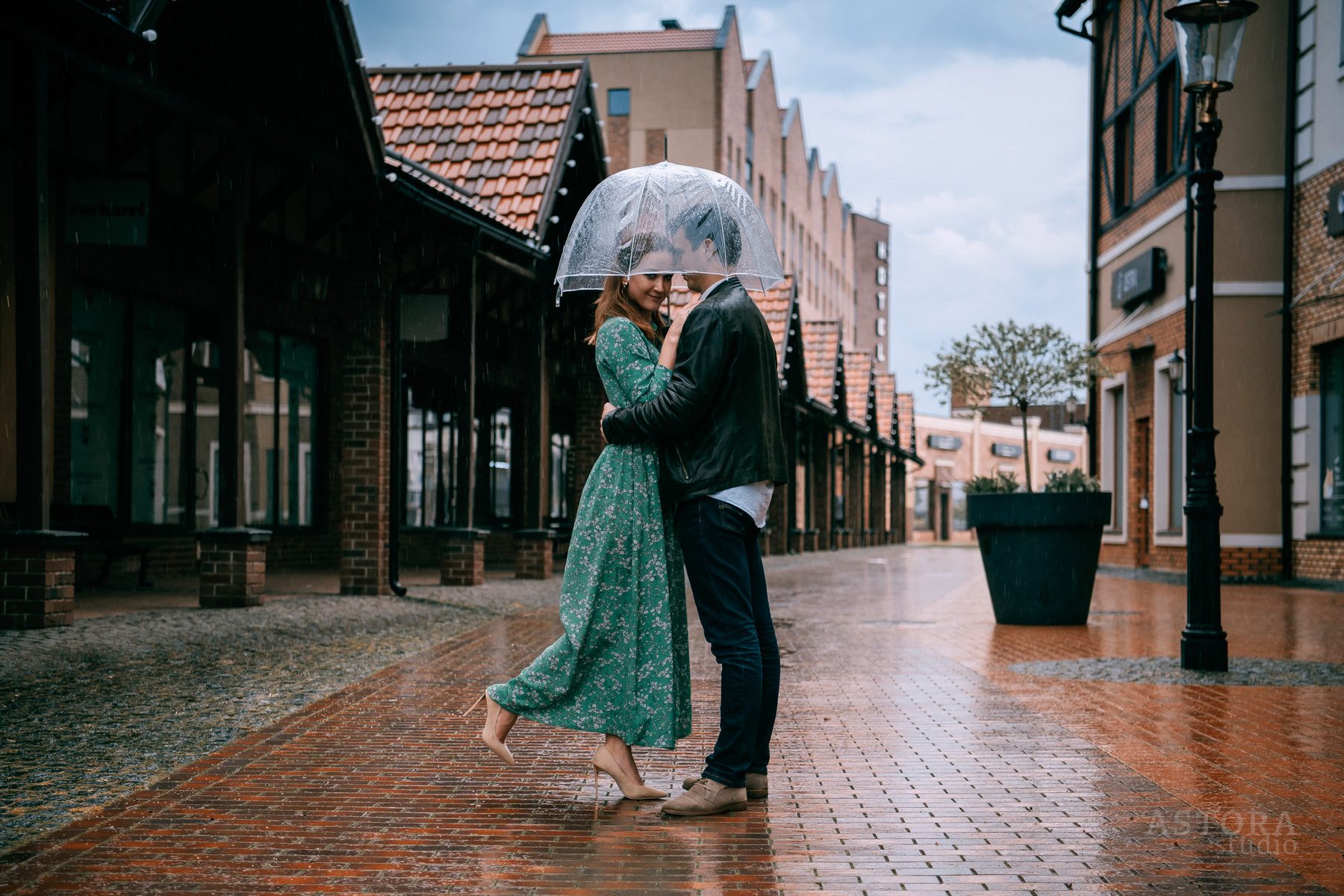 Astora Studio | rainy day pre wedding photos